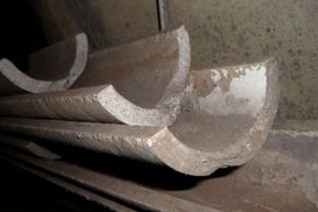 V metru leží tuny azbestu. Zdraví prý neškodí