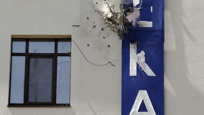 Poškozená budova televizní stanice 112 v Kyjevě.