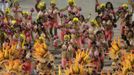 Revellers of the Salgueiro samba school participate on the first night of the annual carnival parade in Rio de Janeiro's Sambadrome, February 10, 2013. REUTERS/Ricardo Moraes (BRAZIL - Tags: SOCIETY) Published: Úno. 11, 2013, 2:41 dop.