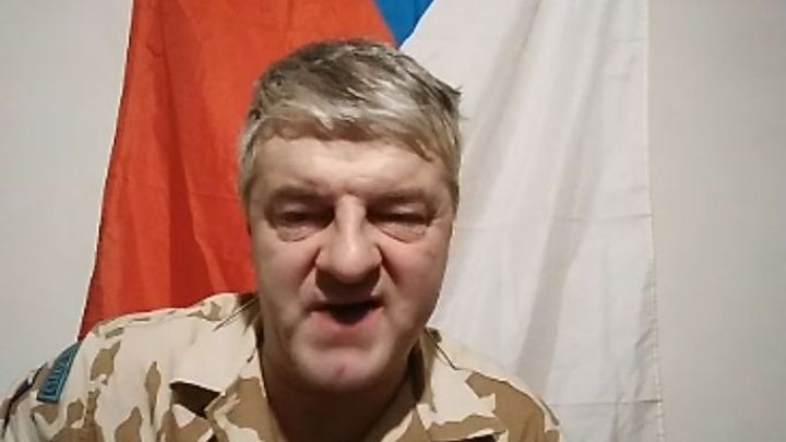 "Patří na špagát, vymlátit to ven!" vyhrožoval terorismem parlamentu. Dostane trest; Zdroj foto: Facebook Zdeňka Strapiny