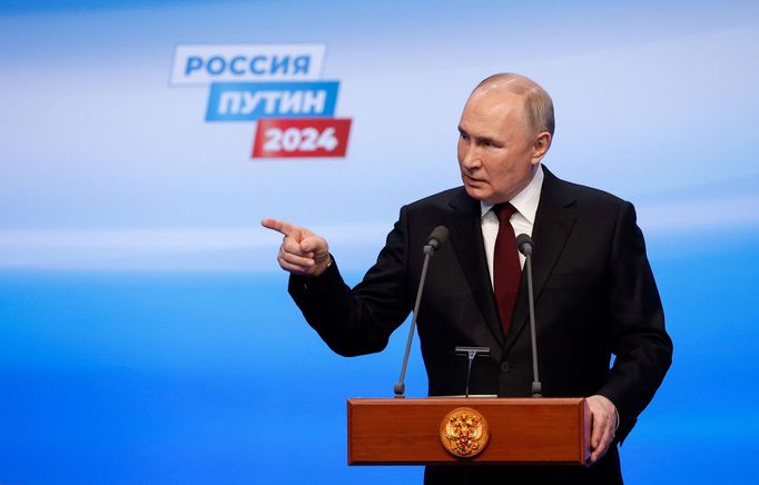Ruský prezident Vladimir Putin během svého projevu po očekávaném vítězství ve volbách.