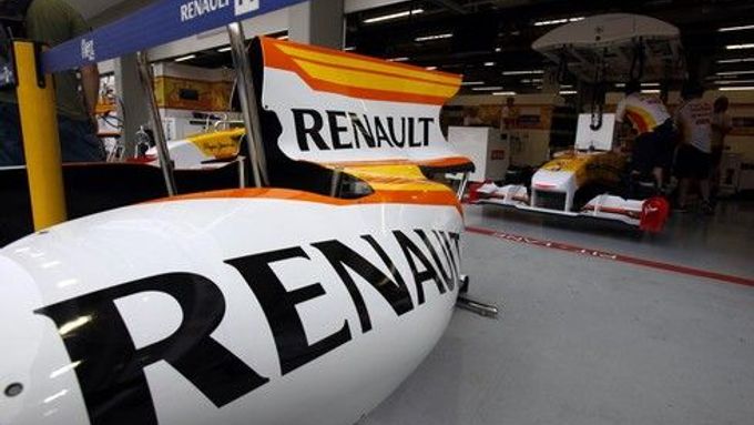 Ve stáji Renault bylo rušno