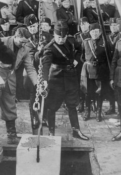 Benito Mussolini roku 1936 při zahájení stavby filmových studií Cinecittà.
