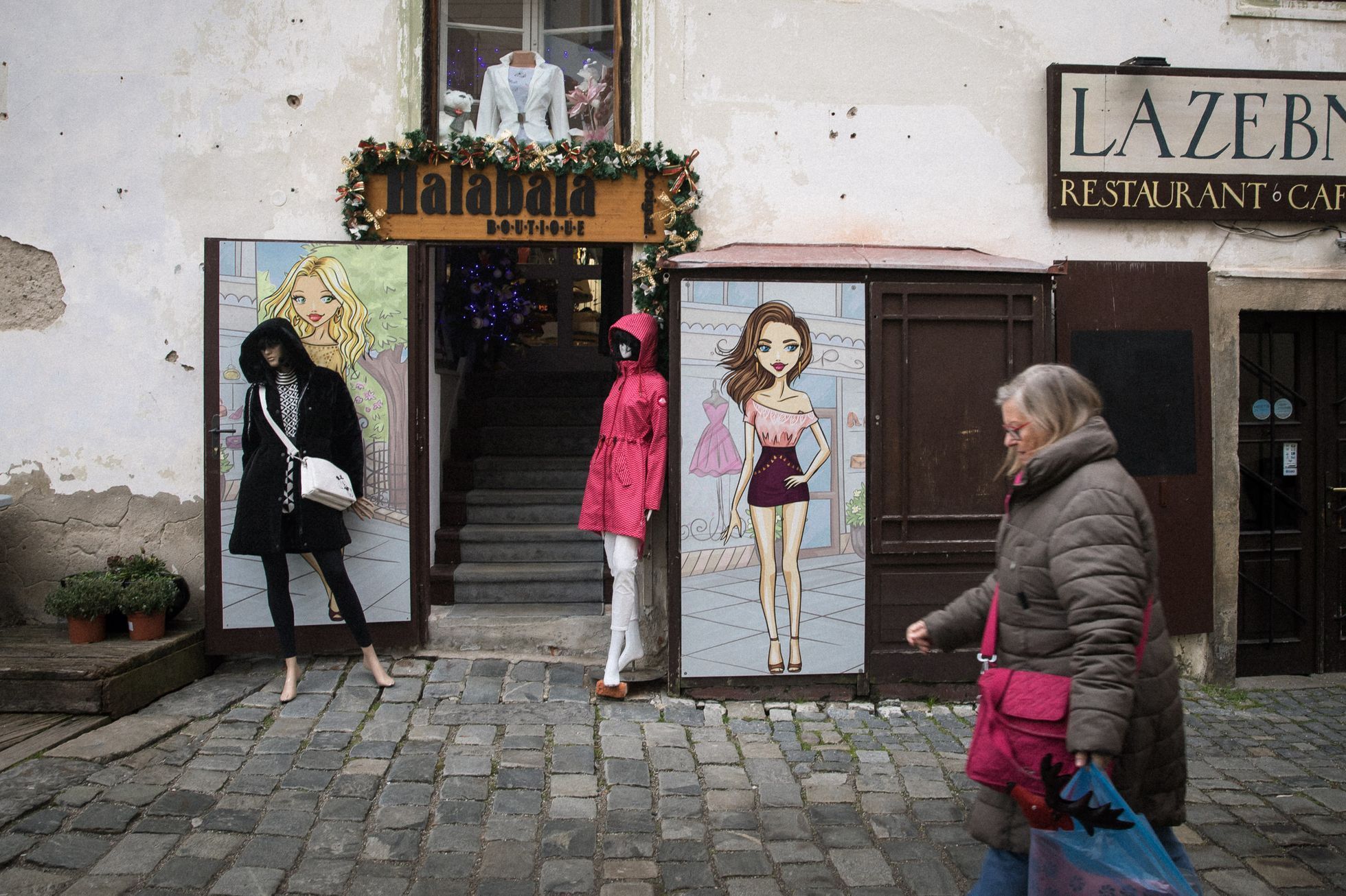 Český Krumlov, overturismus, turisté, zima, andělský průvod, advent, mikuláš