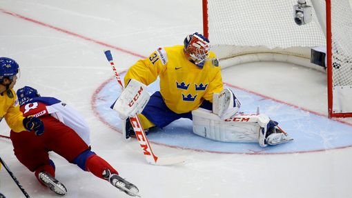 Tomas Hertl of the Czech Republic (L) scores past Sweden's goaltender Anders Nilsson (C) during the first period of their men's ice hockey World Championship Group A game