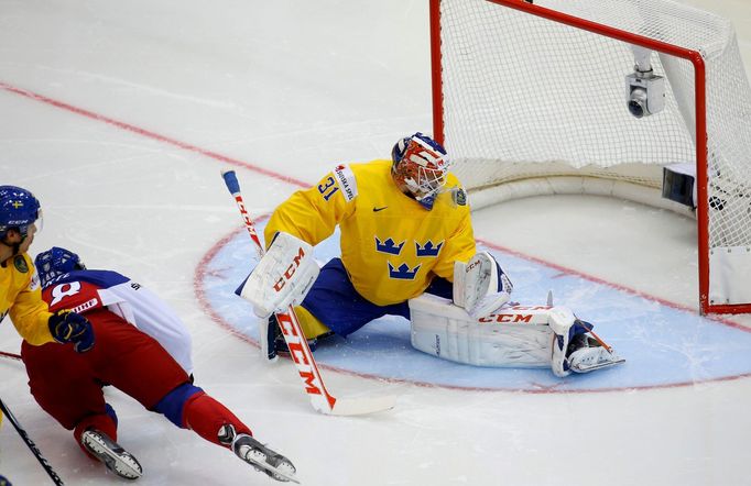 Tomas Hertl of the Czech Republic (L) scores past Sweden's goaltender Anders Nilsson (C) during the first period of their men's ice hockey World Championship Group A game