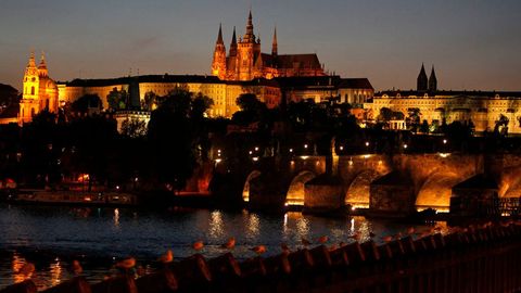 Prokletá Praha, slibovala moc a nezbylo nic