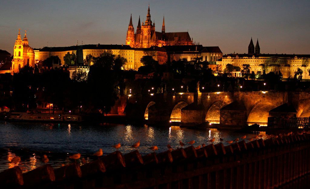 Praha. Hlavní město České republiky během stmívání