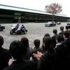 Auta přivážejí japonskou princeznu na svatbu