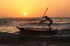 Palestinský rybář u pobřeží Gazy.
 Snímek jste mohli vydražit přímo zde