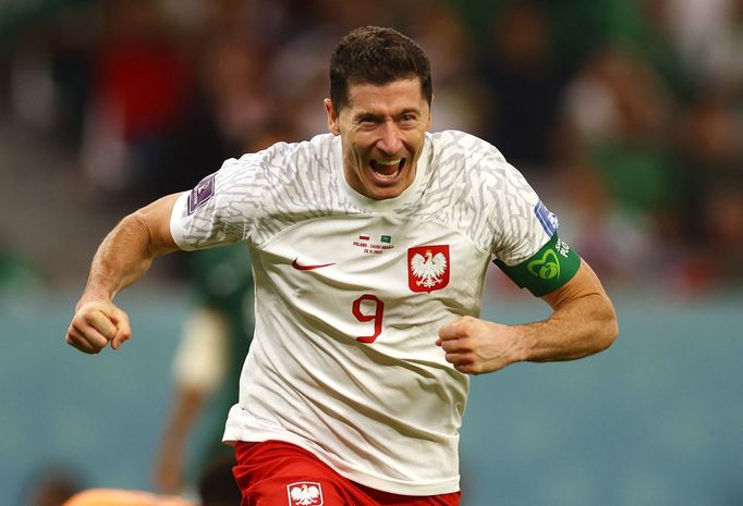 Robert Lewandowski slaví gól v zápase MS 2022 Polsko - Saúdská Arábie