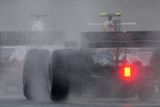 Grand Prix Velké Británie v Silverstonu hodně ovlivnil déšť.