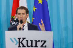 Kvóty nevyřeší migrační krizi, řekl nový rakouský kancléř Kurz