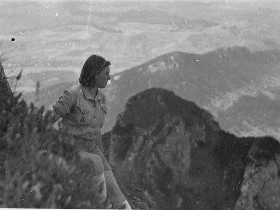 Dagmar Skálová na skautském táboře na Slovensku v roce 1938.