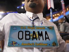 A convention-goer wearing a U.S. Virgin Islands license plate stands on the convention floor on the first day of the Democratic National Convention in Charlotte, North Carolina, September 4, 2012. Published: Zář. 4, 2012, 9:06 odp.