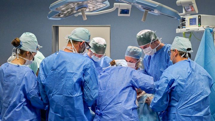 Od prosince se odloží stovky operací a tisíce ambulantních návštěv