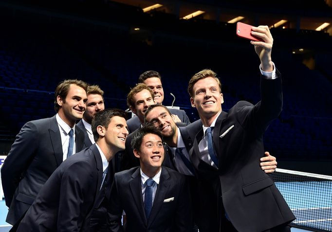 Tomáš Berdych dělá selfie před Turnajem mistrů