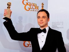 Jim Parsons - další cena za roli Sheldona Coopera v seriálu Teorie velkého třesku
