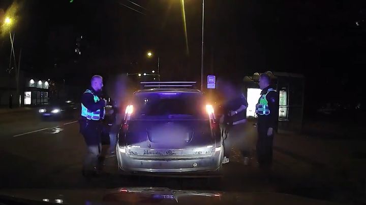 "Je libo pervitin nebo marihuanu?" Zastavený řidič zaskočil pardubické strážníky; Zdroj foto: Aktuálně.cz