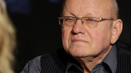 Zeman na mě působí směšně. Chce být prezidentem všech, ale líbí se mu ti nad stamiliony, říká farář