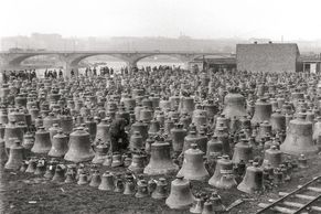 Před 80 lety nacisté odvezli téměř deset tisíc zvonů. Připomene je nový zvon v Praze