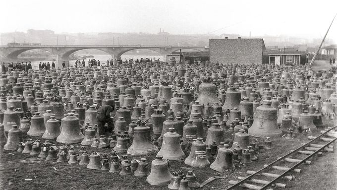 Před 80 lety nacisté odvezli téměř deset tisíc zvonů. Připomene je nový zvon v Praze