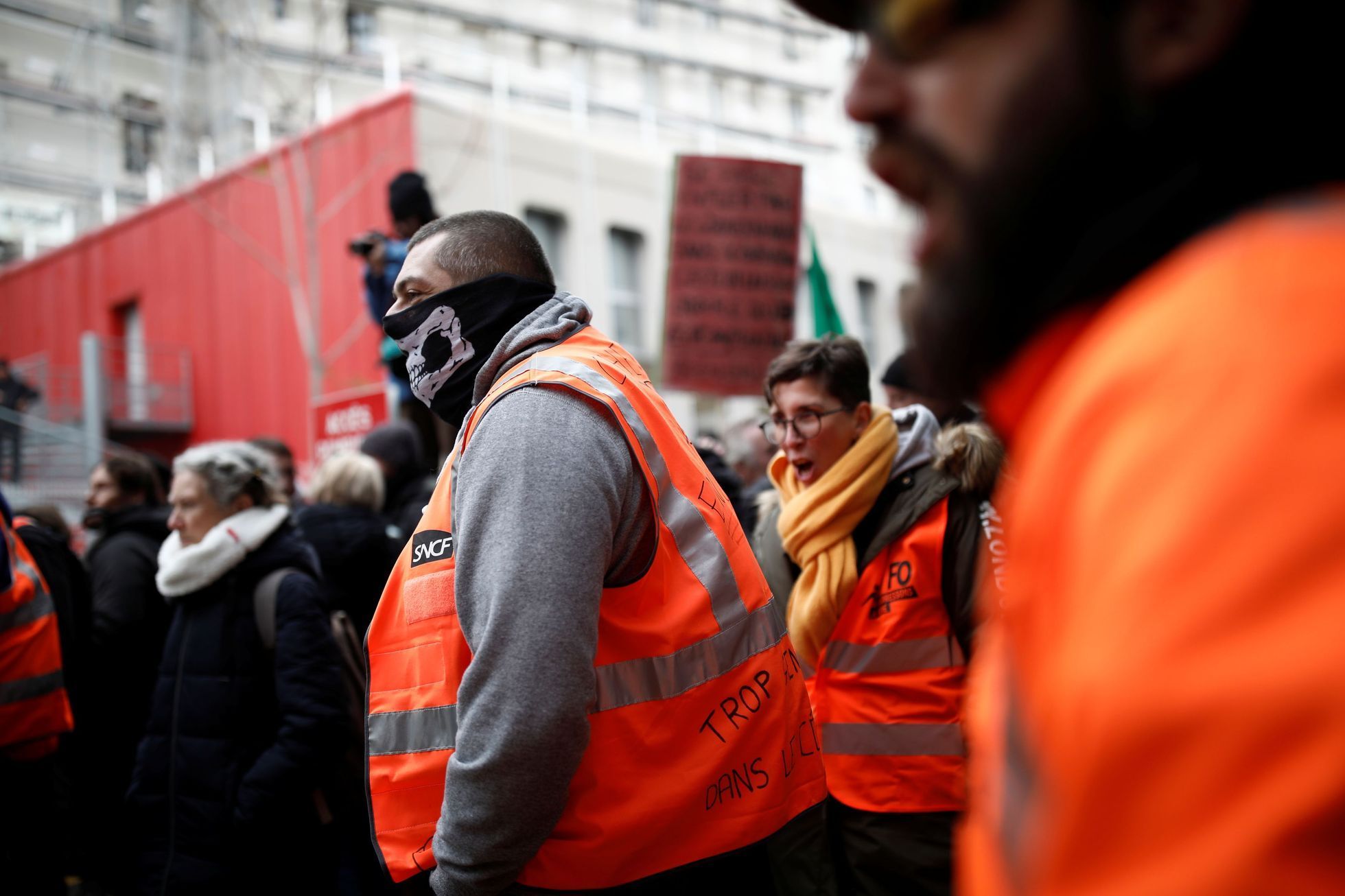 Zaměstnanci železniční společnosti SNCF se v Paříži shlukují ke stávce