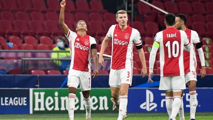 Sestřih utkání mezi Ajaxem a Midtjyllandem (4. kolo Ligy mistrů 2020)