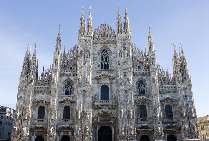 monumentální katedrála Narození Panny Marie je známější pod názvem Milánský dóm