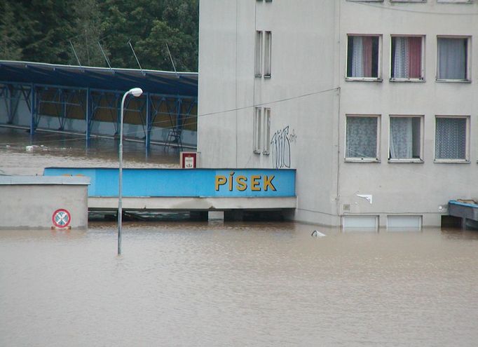 Zatopený vstup na stadion