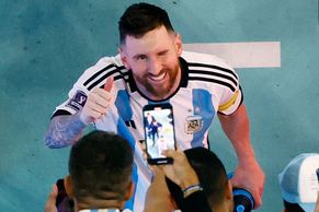 Messi je jednička, argentinskou jízdu do finále sledovala i jeho manželka