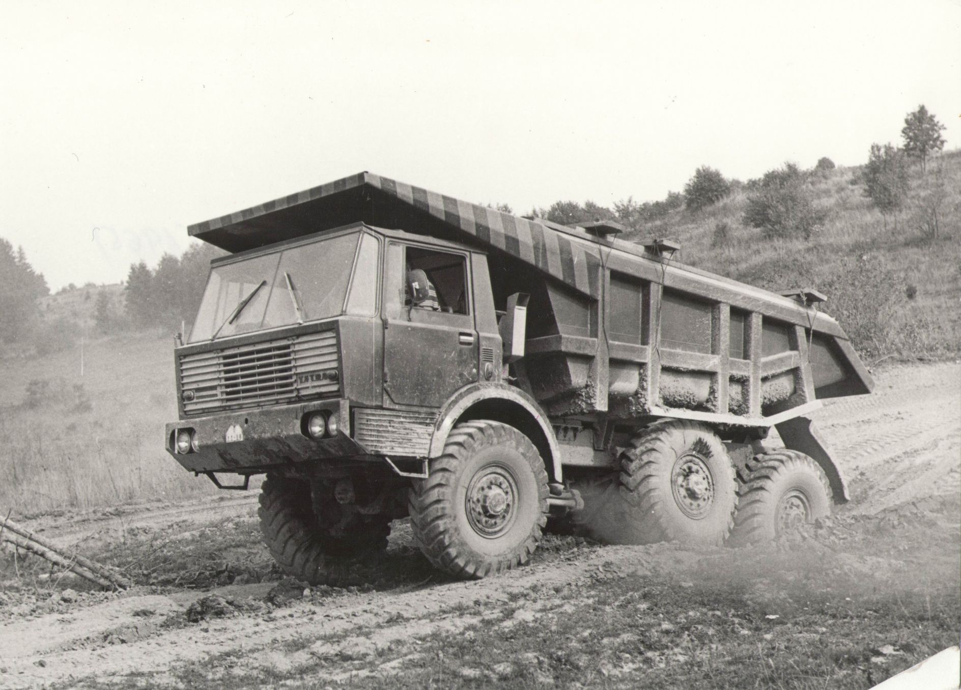 Tatra 813