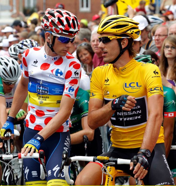 Dánský cyklista Daniel Mørkøv ze stáje Saxo Bank se baví se Švýcarem Fabianem Cancellarou během třetí etapy Tour de France 2012.