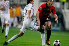 Peklo v Istanbulu: Rooney zuřil. Sivok ho uhlídal