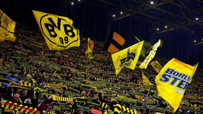 Fanoušci Dortmundu během osmifinále Ligy mistrů 2020.