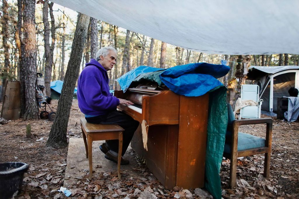 Komunitní stanové městečko bezdomovců u New Jersey