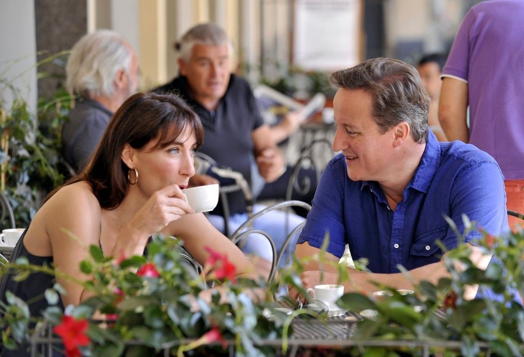 Politici na prázdninách: David Cameron s manželkou