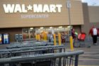Zaměstnanci Wal-Martu upláceli. Aféra bude stát řetězec stovky milionů dolarů