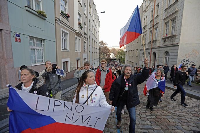 Praha si dnes 17. 11. 2019 připomíná výročí 30 let od sametové revoluce, která vedla k pádu komunistického režimu.