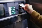 Pozor na novou fintu u bankomatů, varuje e-mail