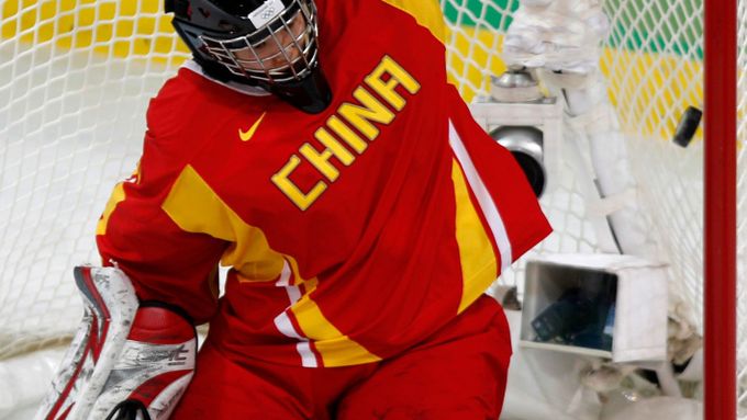 Zatímco čínské hokejistky už mají na kontě tři starty na olympiádě, jejich mužští kolegové mají k elitě hodně daleko.