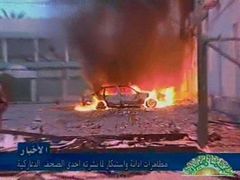 Policie v polovině února tvrdě zasáhla u italského konzulátu v Benghází. Násilnosti a protesty proti Evropanům však ani po zásahu neustaly