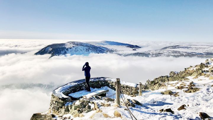 A pak že v Čechách nemáme moře. Na Sněžce si můžete zahrát i slavnou scénu z Titaniku; Zdroj foto: Petr Paseka