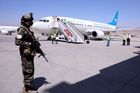 Další úspěšná evakuace civilistů z Afghánistánu. V Kataru přistál letoun s 236 lidmi