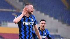 17. kolo italské fotbalové ligy 2020/21, AS Řím - Inter Milán: Hostující Milan Škriniar slaví gól