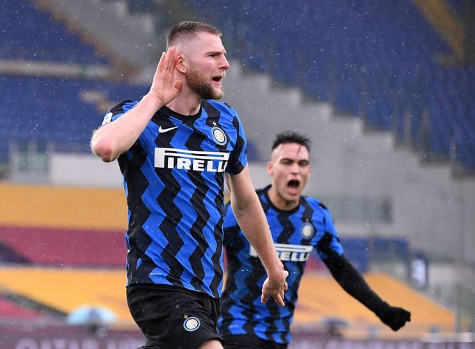 17. kolo italské fotbalové ligy 2020/21, AS Řím - Inter Milán: Hostující Milan Škriniar slaví gól.