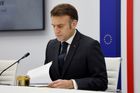 Udeřila Macronová Macrona? Video z prezidentského speciálu vyvolává spekulace