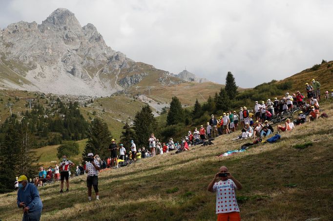 17. etapa Tour de France 2020: Fanoušci v Alpách.