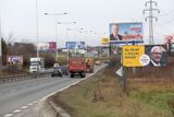 Ještě ani neopršely plakáty se všemi kandidáty do parlamentu a už jsou tu nové obrázky alfasamců kandidujících na prezidenta České republiky.