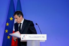 Omlouvám se, ale nic nelegálního jsem nedělal. François Fillon z prezidentského klání neodstoupí